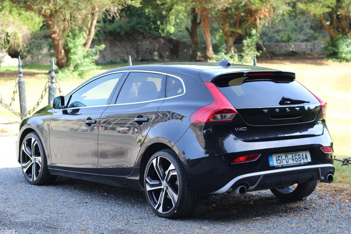 Volvo V40 Hatchback, Diesel, 2015, Black
