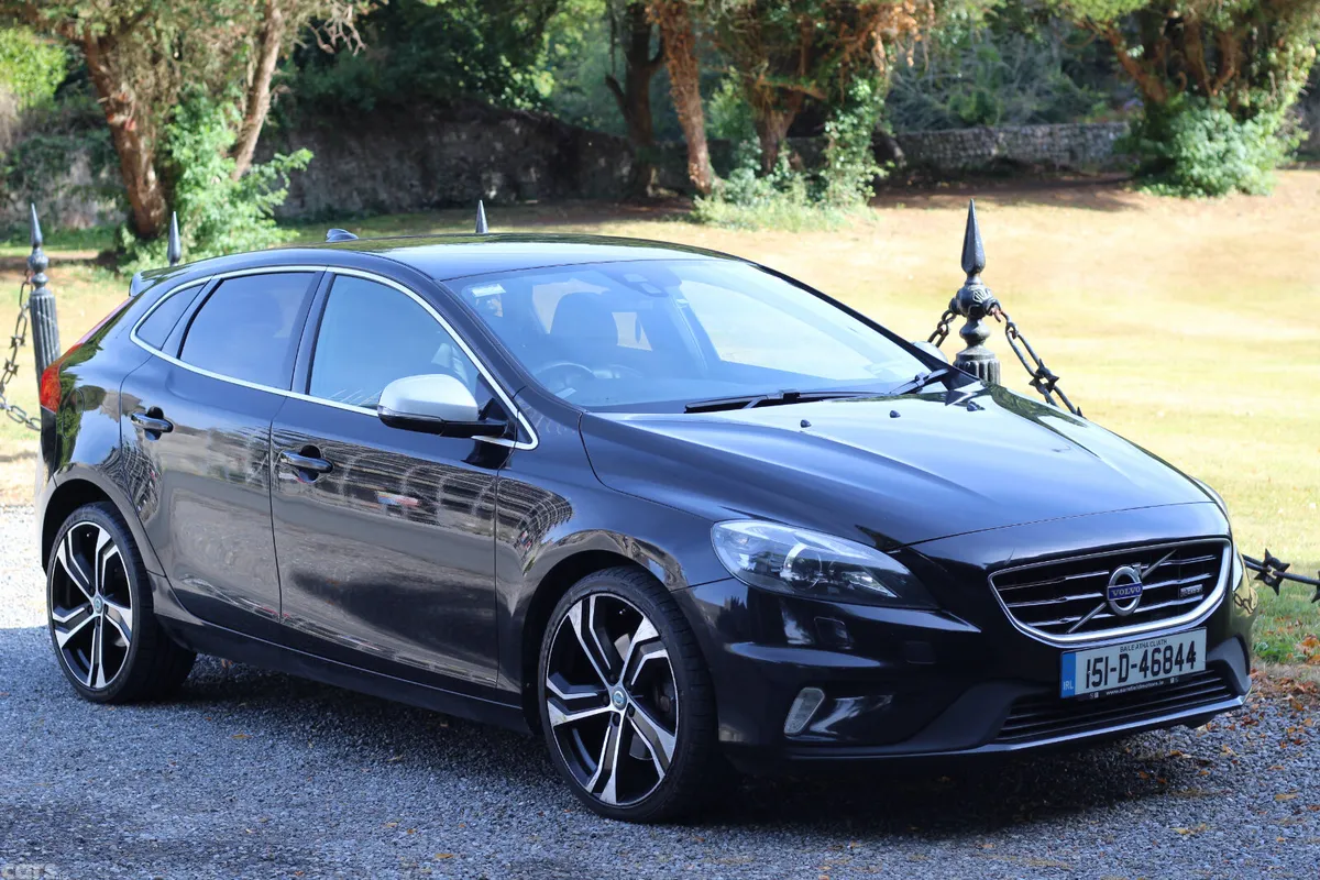 Volvo V40 Hatchback, Diesel, 2015, Black