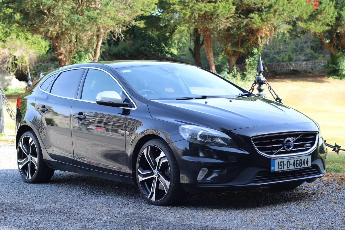 Volvo V40 Hatchback, Diesel, 2015, Black
