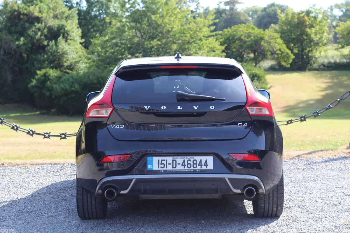 Volvo V40 Hatchback, Diesel, 2015, Black