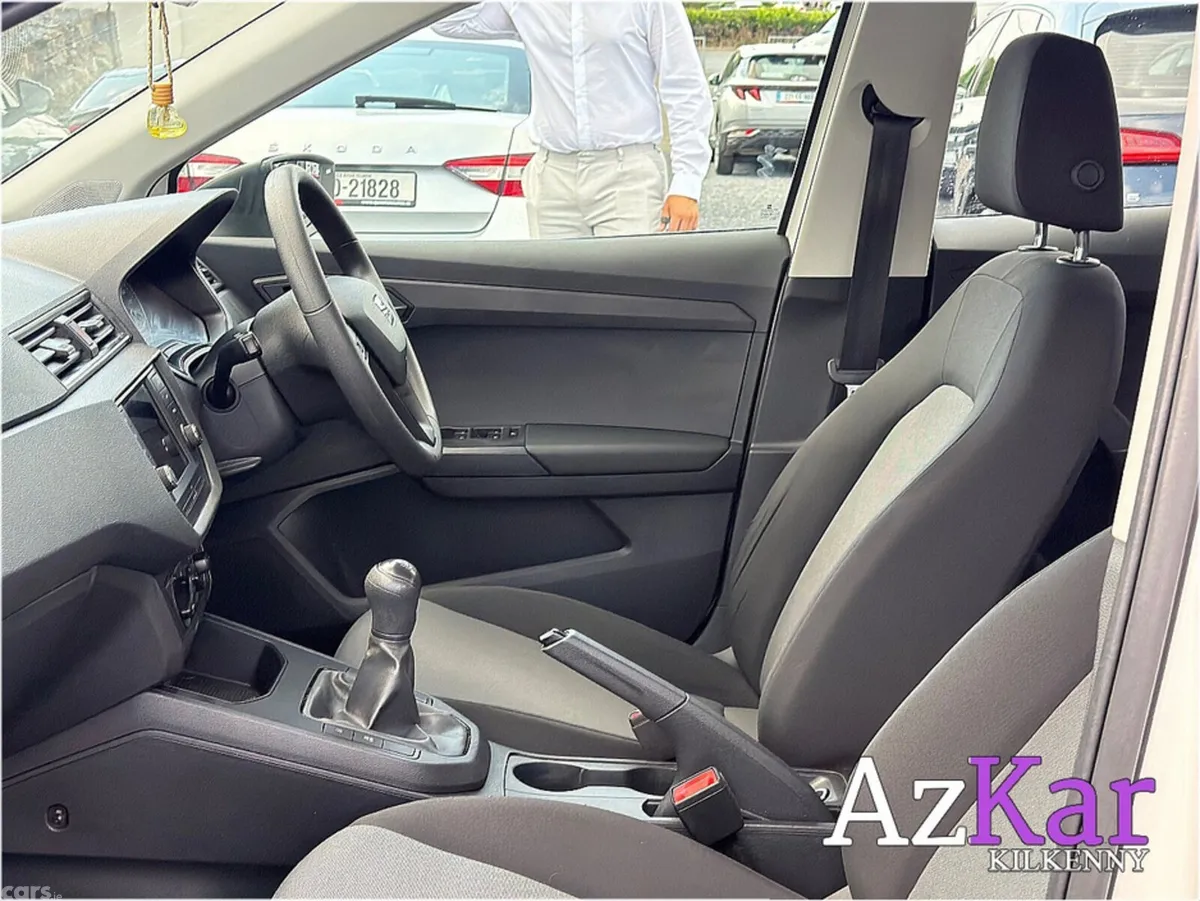 SEAT Arona Hatchback, Petrol, 2019, White