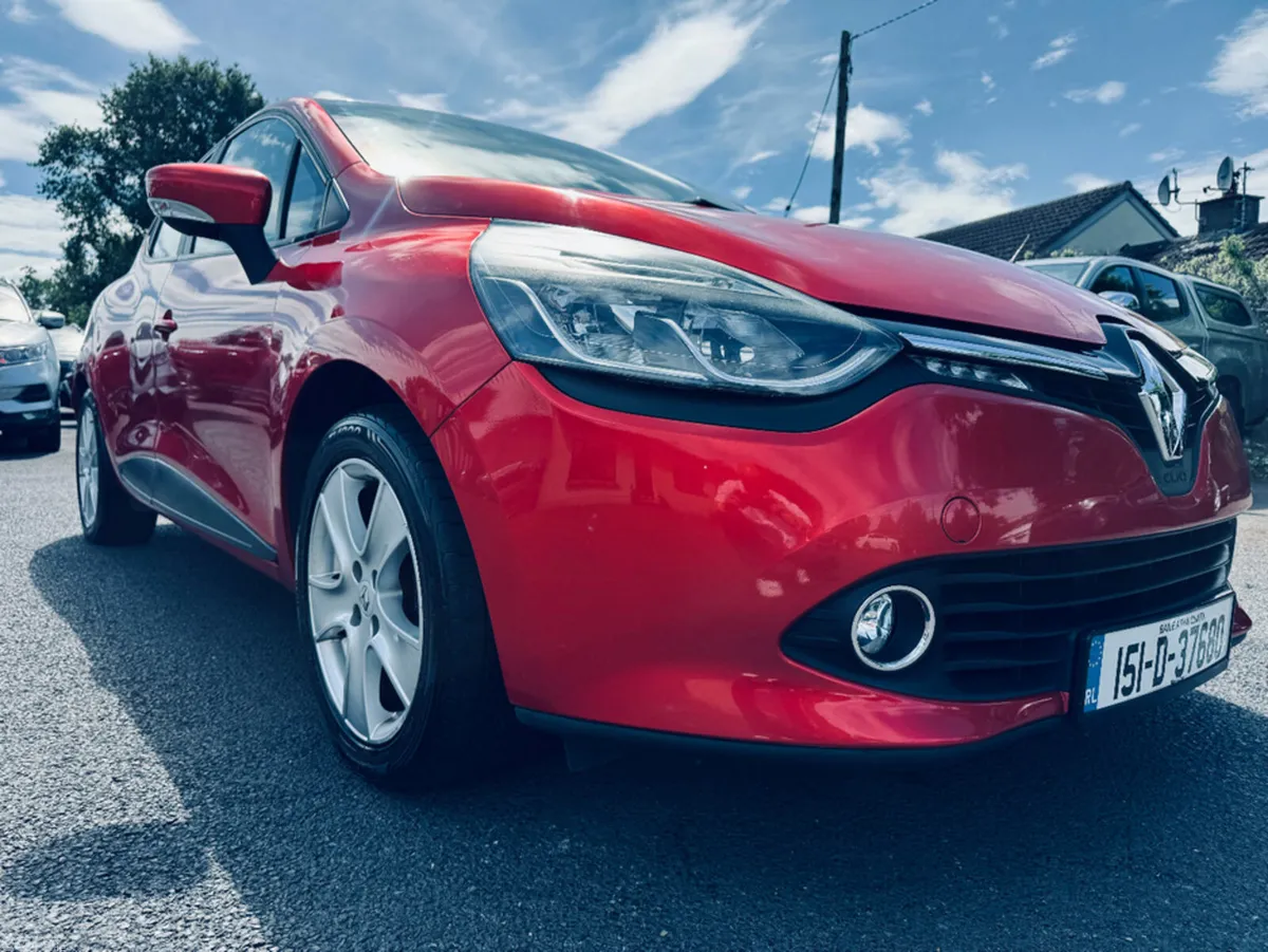 Renault Clio Hatchback, Petrol, 2015, Red