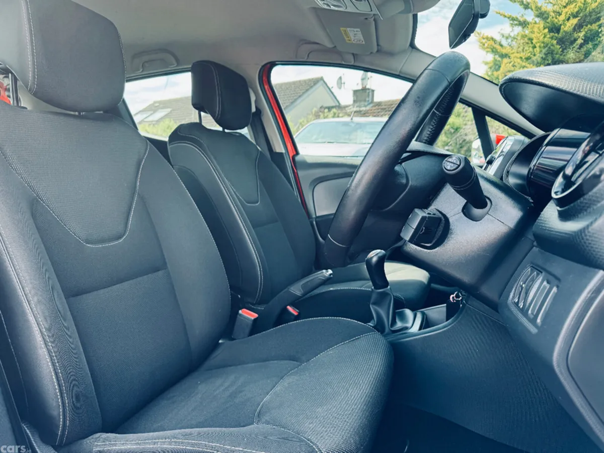 Renault Clio Hatchback, Petrol, 2015, Red