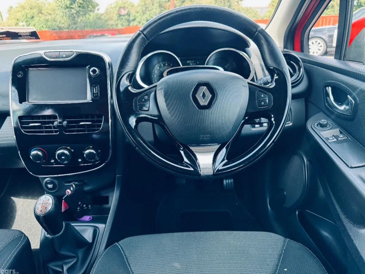 Renault Clio Hatchback, Petrol, 2015, Red