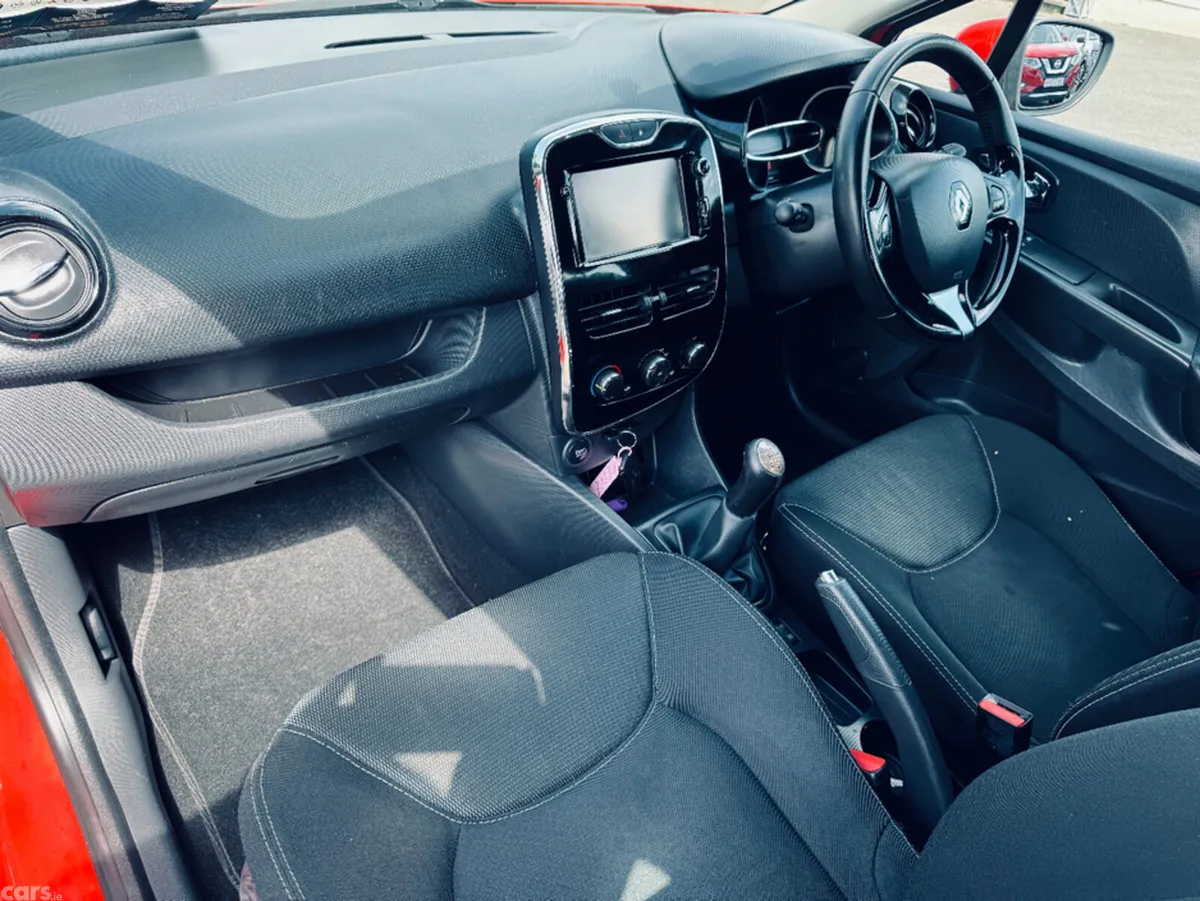 Renault Clio Hatchback, Petrol, 2015, Red