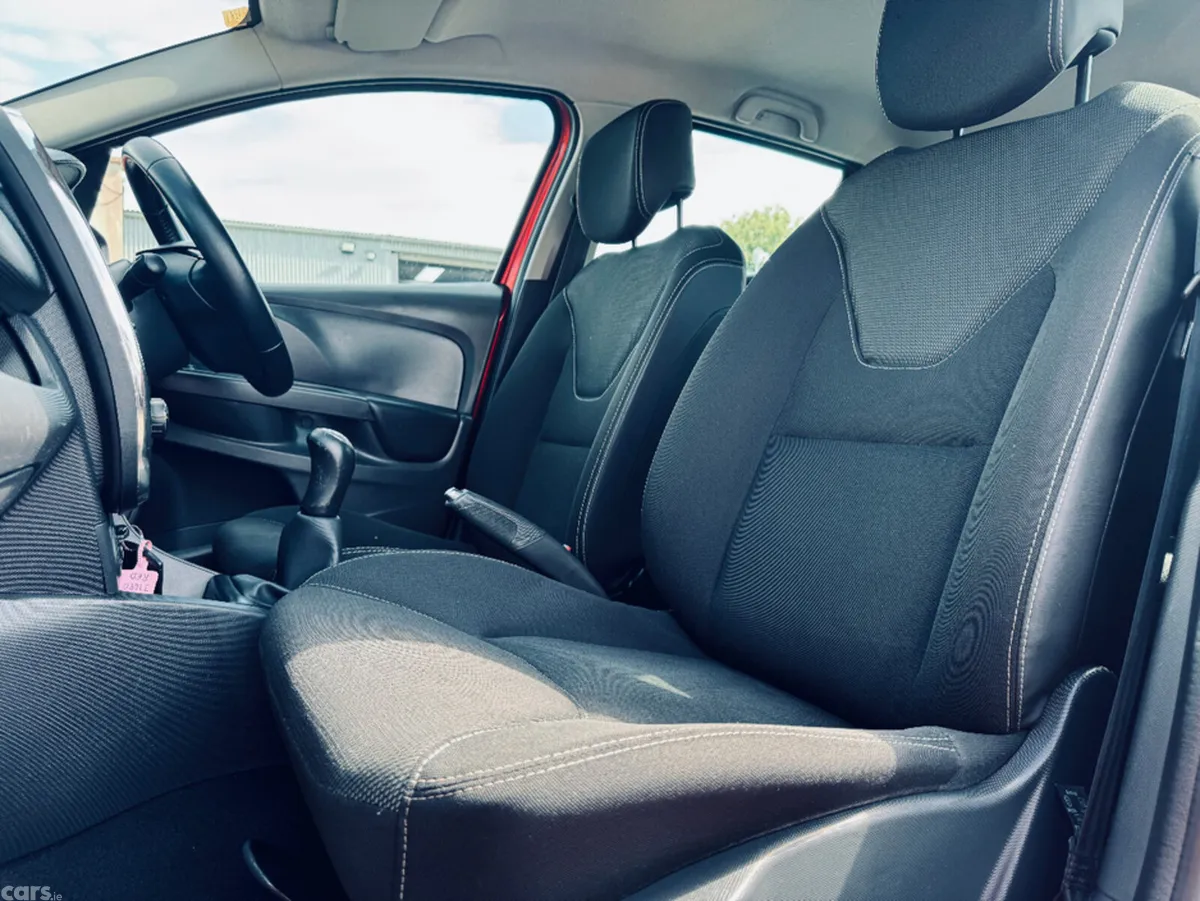 Renault Clio Hatchback, Petrol, 2015, Red