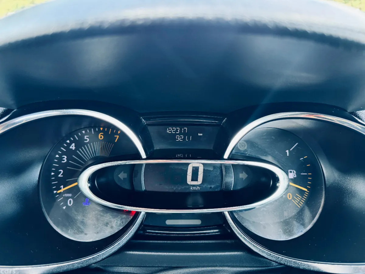 Renault Clio Hatchback, Petrol, 2015, Red