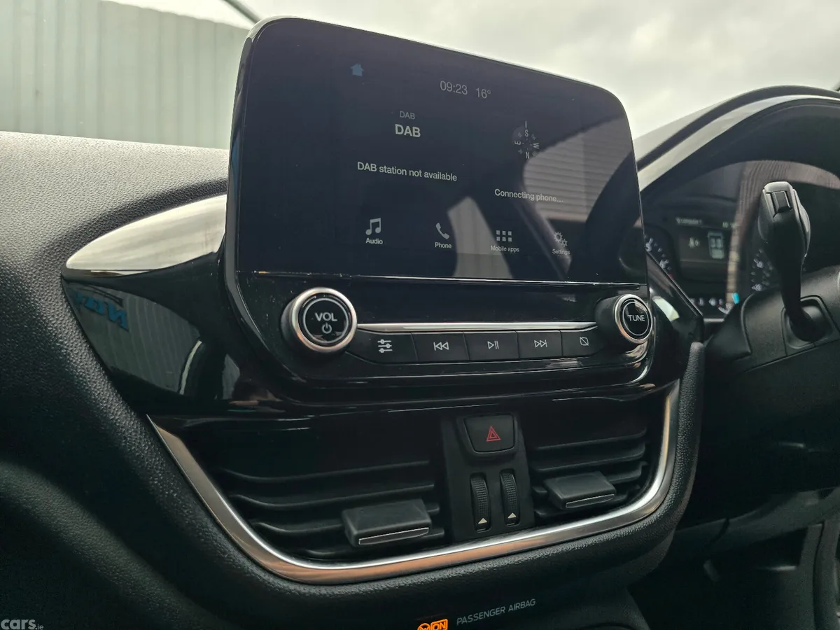 Ford Fiesta Hatchback, Petrol, 2018, Silver