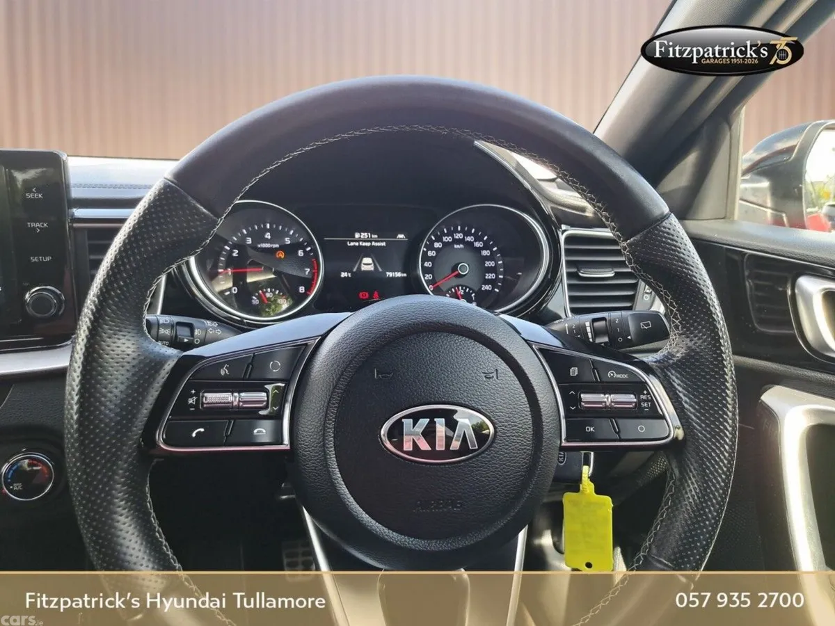Kia Ceed Hatchback, Petrol, 2021, Red