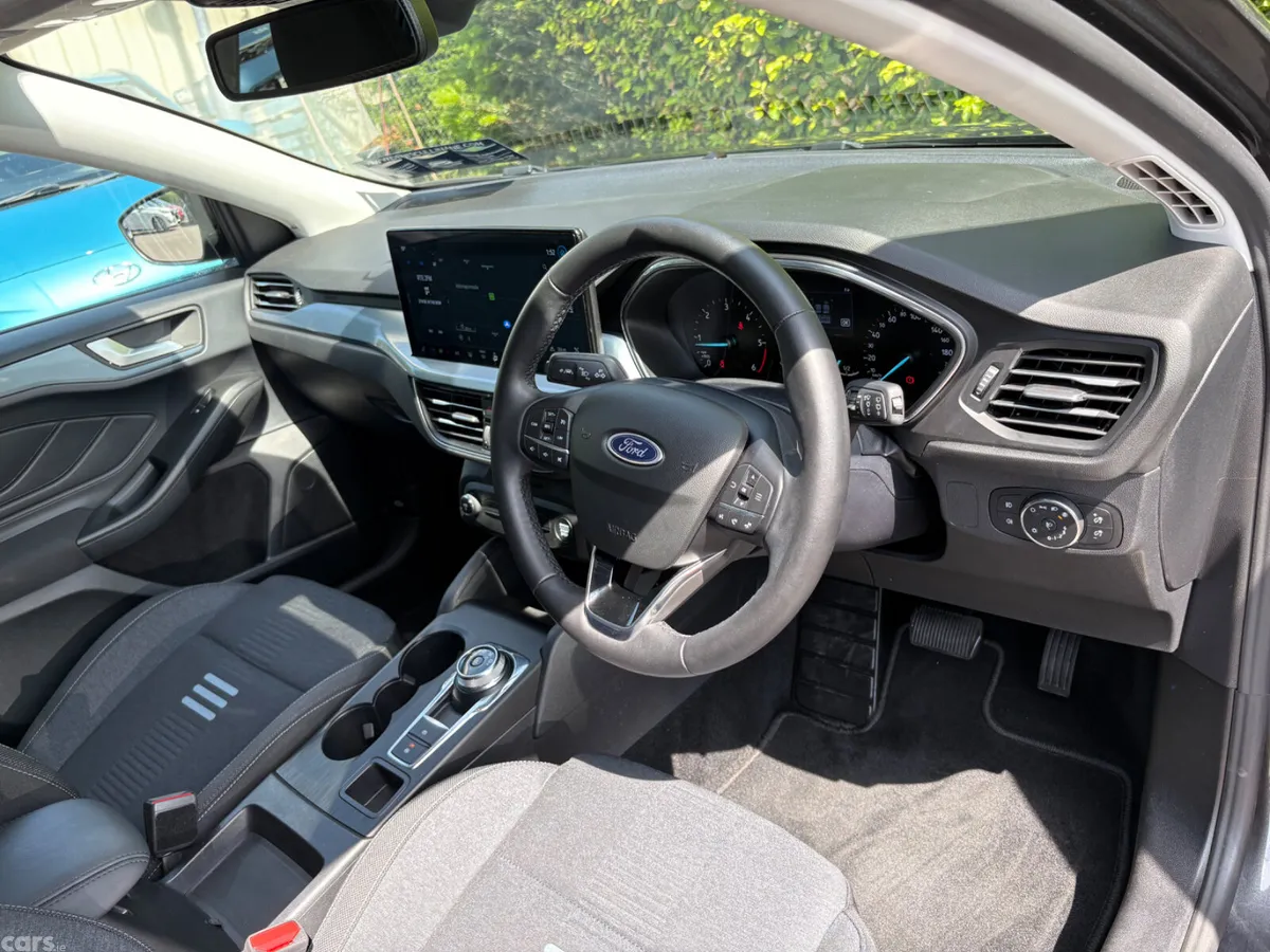 Ford Focus Hatchback, Diesel, 2024, Grey
