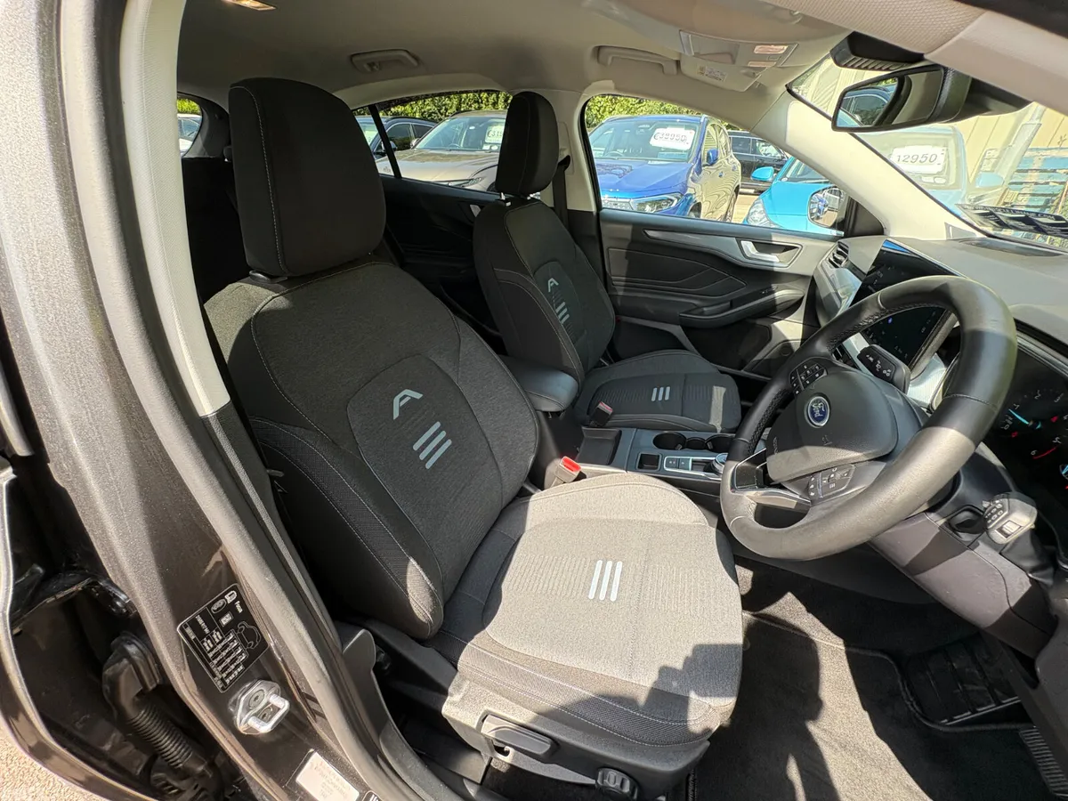 Ford Focus Hatchback, Diesel, 2024, Grey