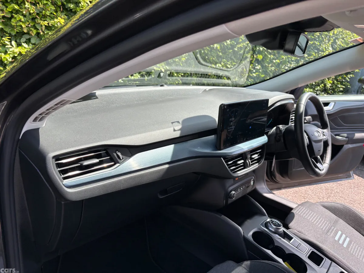 Ford Focus Hatchback, Diesel, 2024, Grey