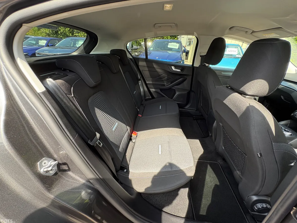 Ford Focus Hatchback, Diesel, 2024, Grey