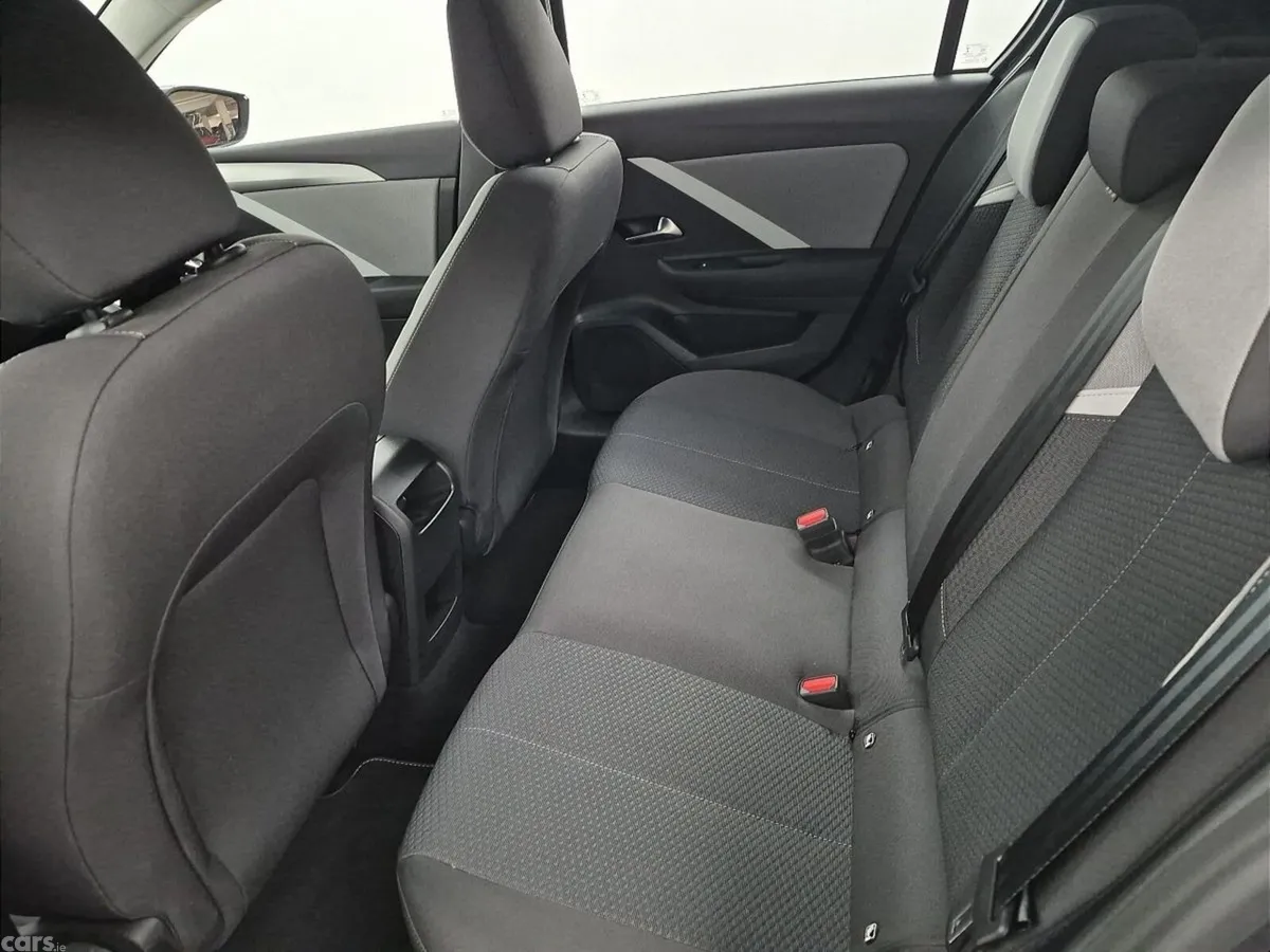 Opel Astra Hatchback, Petrol, 2023, Grey