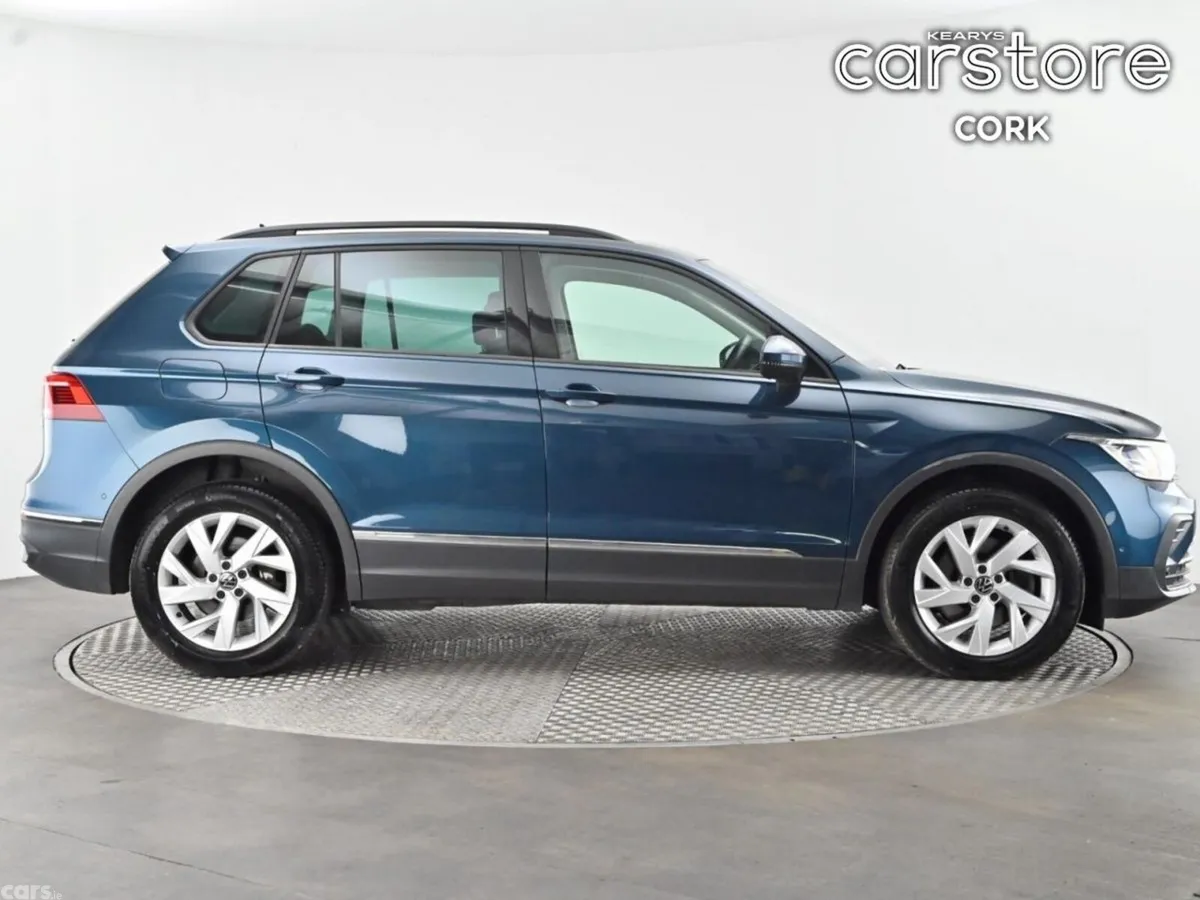 Volkswagen Tiguan SUV, Petrol Hybrid, 2023, Blue