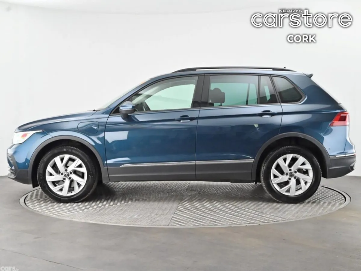 Volkswagen Tiguan SUV, Petrol Hybrid, 2023, Blue