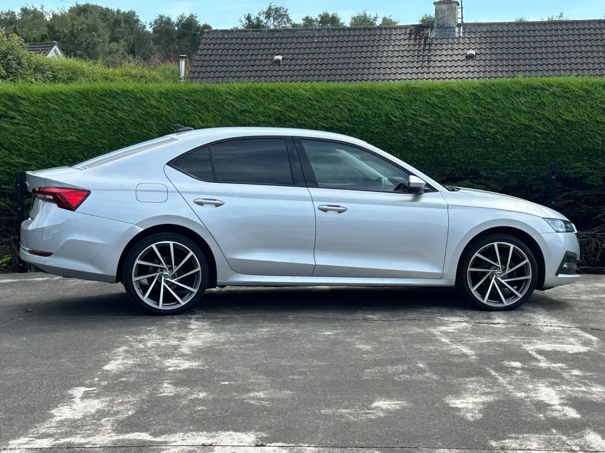 Skoda Octavia Hatchback, Diesel, 2022, Silver