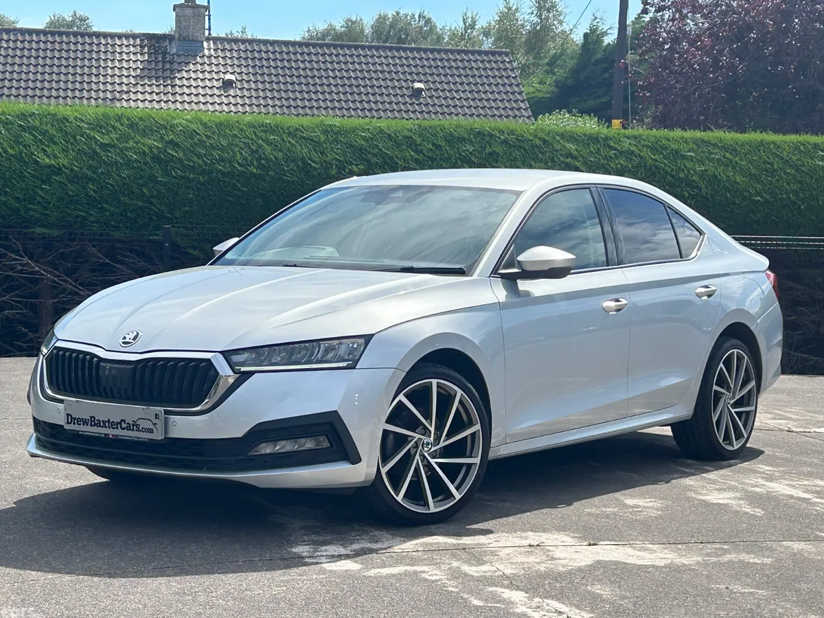 Skoda Octavia Hatchback, Diesel, 2022, Silver