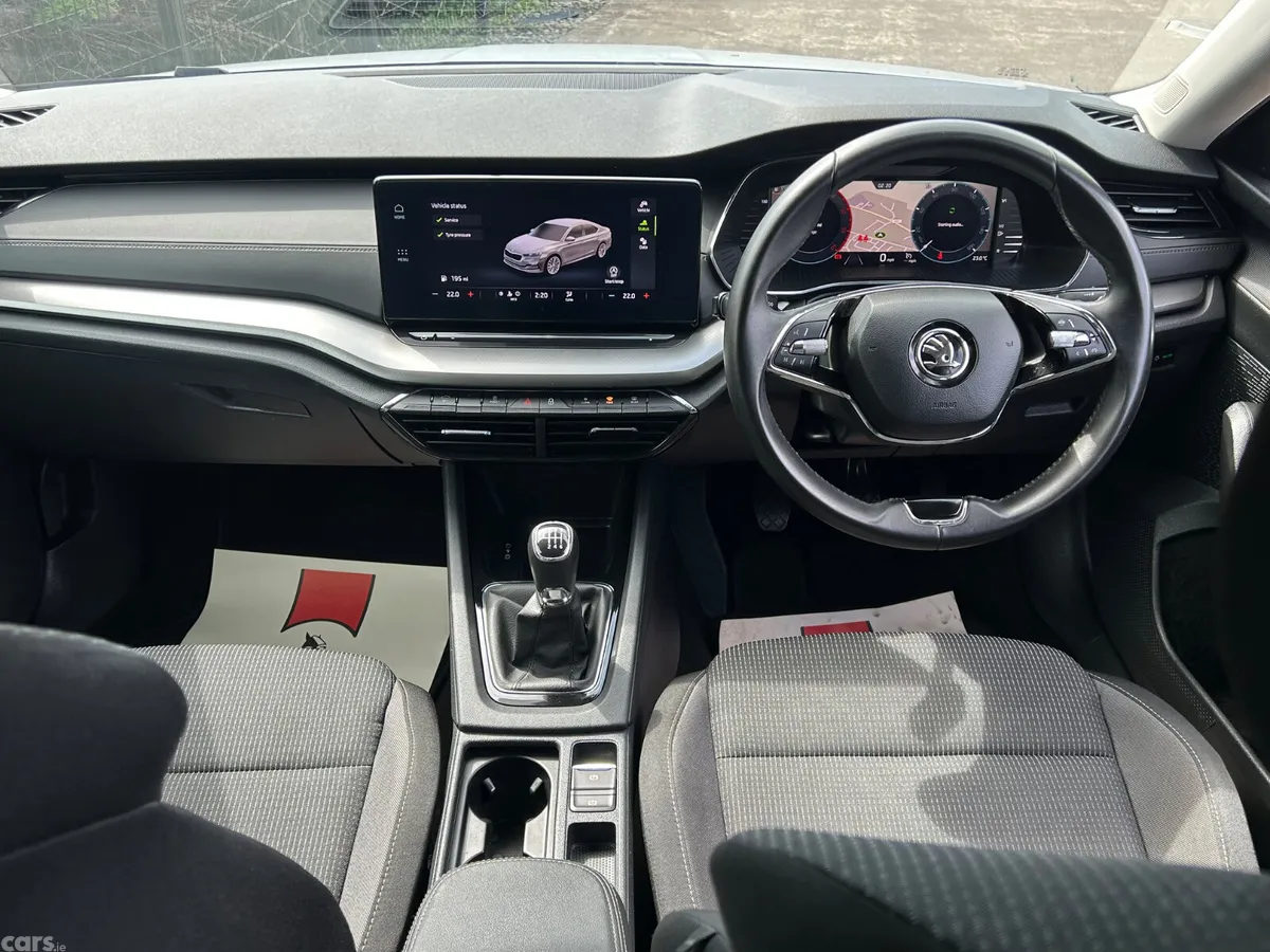 Skoda Octavia Hatchback, Diesel, 2022, Silver