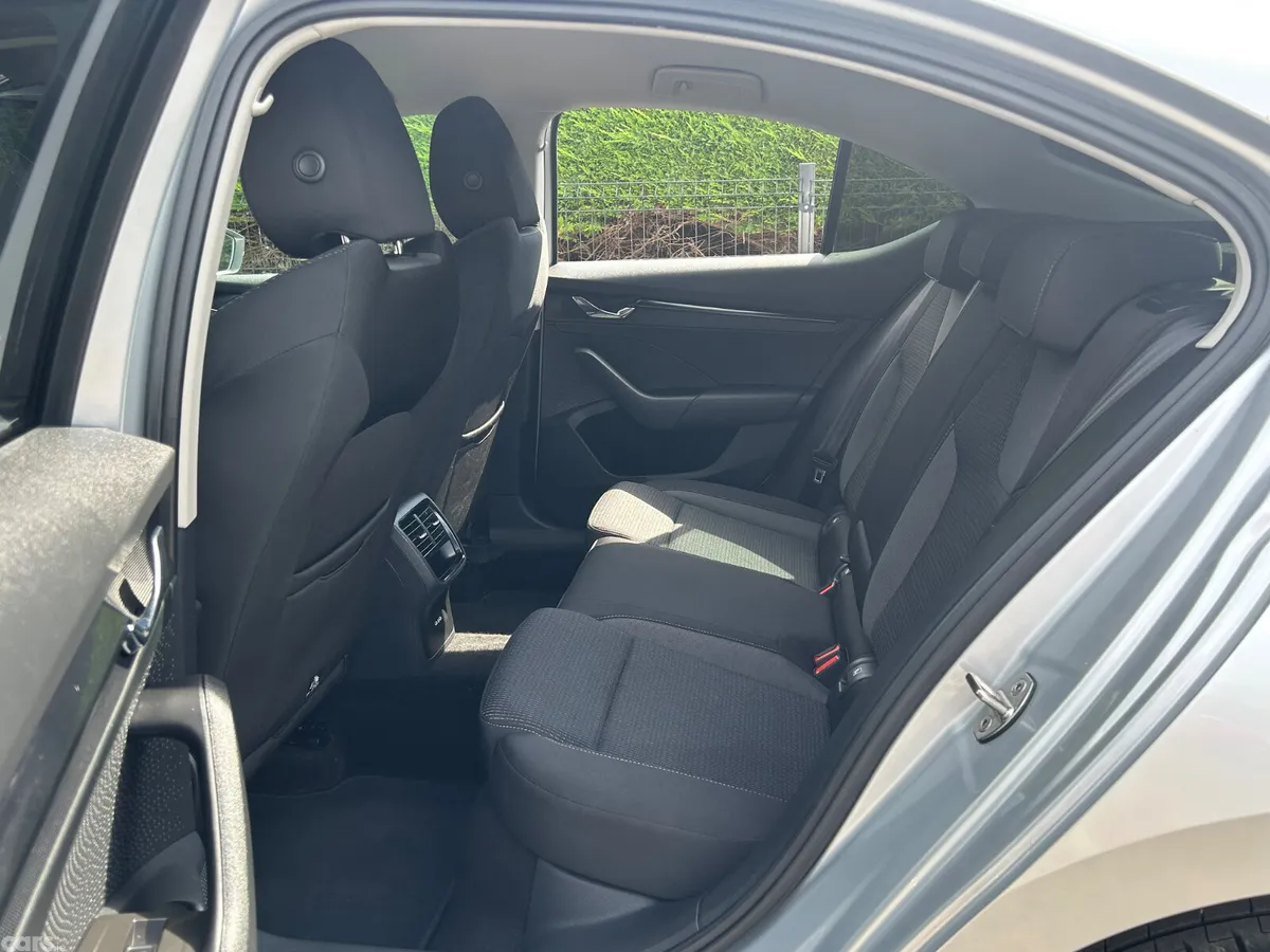 Skoda Octavia Hatchback, Diesel, 2022, Silver