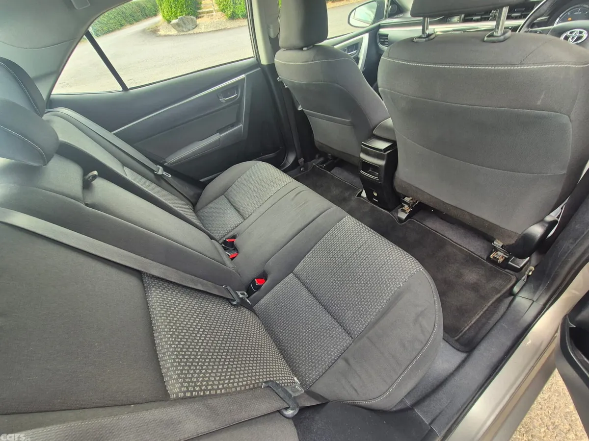Toyota Corolla Saloon, Diesel, 2014, Grey