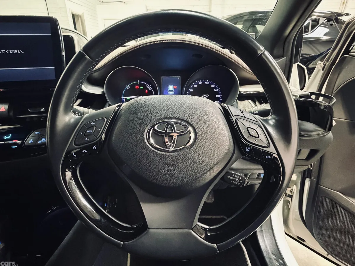 Toyota C-HR SUV, Petrol Hybrid, 2019, White