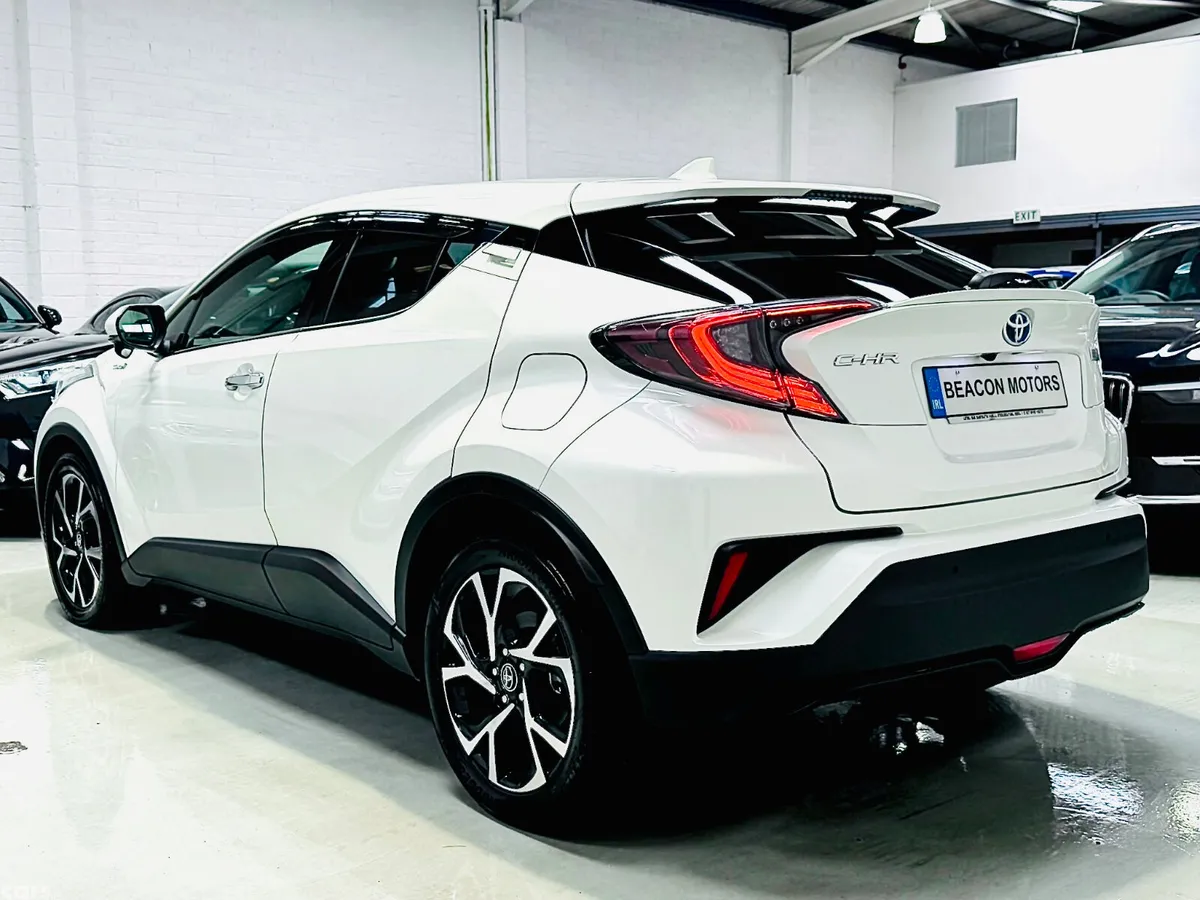 Toyota C-HR SUV, Petrol Hybrid, 2019, White
