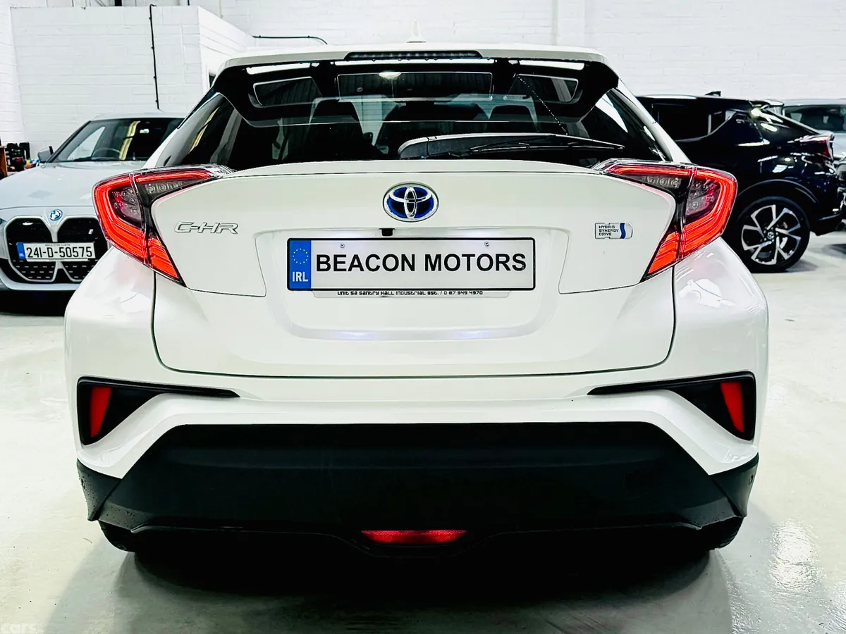 Toyota C-HR SUV, Petrol Hybrid, 2019, White
