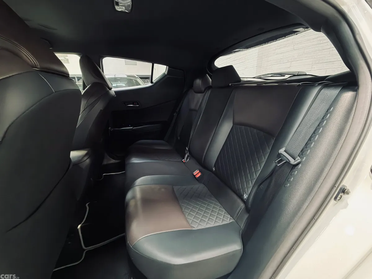 Toyota C-HR SUV, Petrol Hybrid, 2019, White