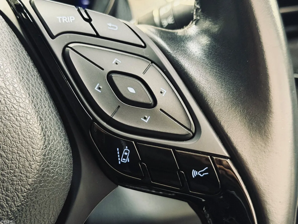 Toyota C-HR SUV, Petrol Hybrid, 2019, White