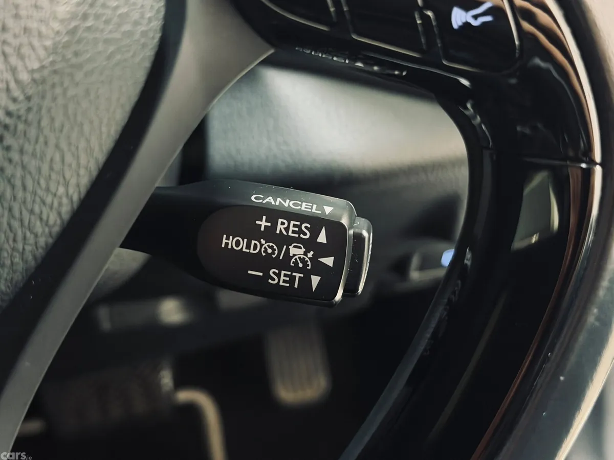 Toyota C-HR SUV, Petrol Hybrid, 2019, White