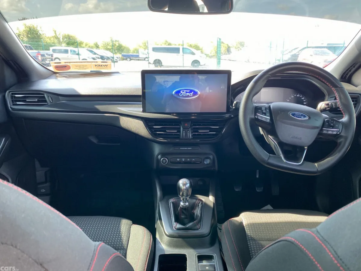 Ford Focus Hatchback, Petrol, 2022, Red