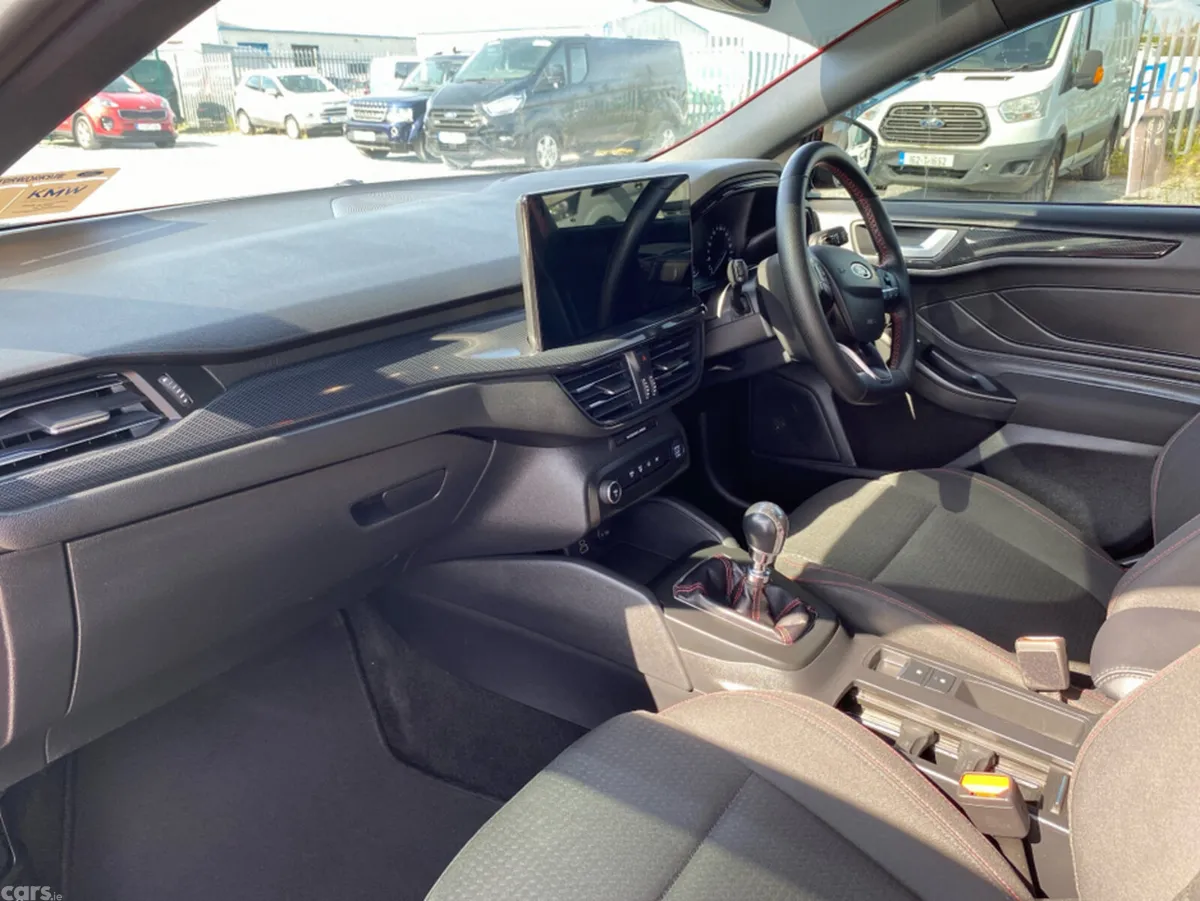 Ford Focus Hatchback, Petrol, 2022, Red