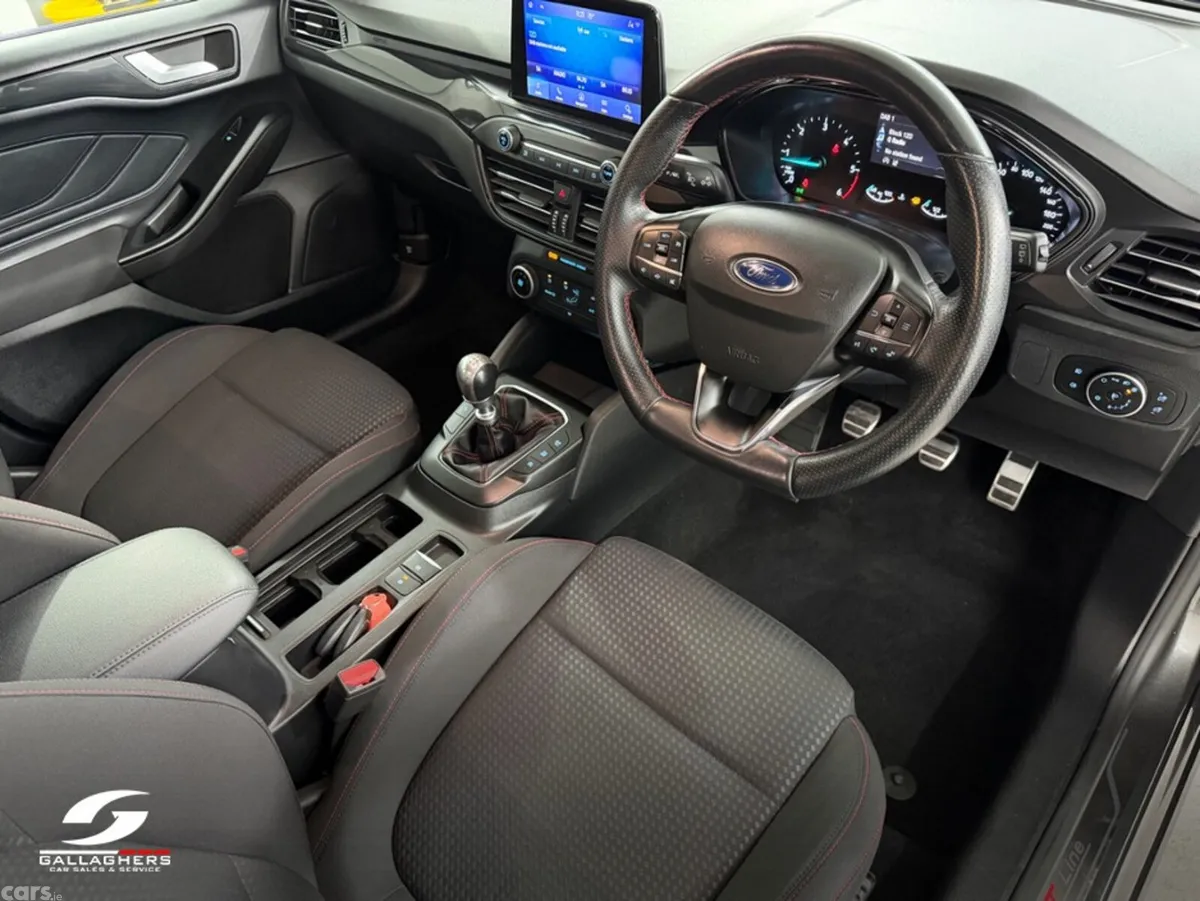 Ford Focus Hatchback, Diesel, 2022, Grey