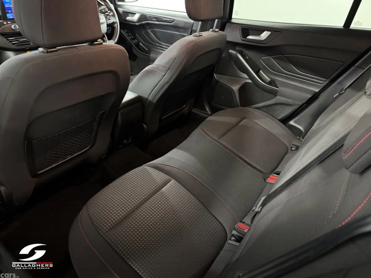 Ford Focus Hatchback, Diesel, 2022, Grey