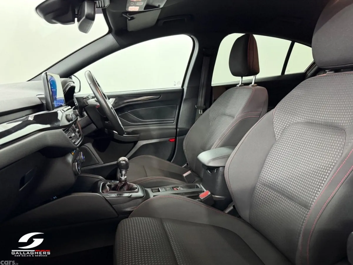 Ford Focus Hatchback, Diesel, 2022, Grey