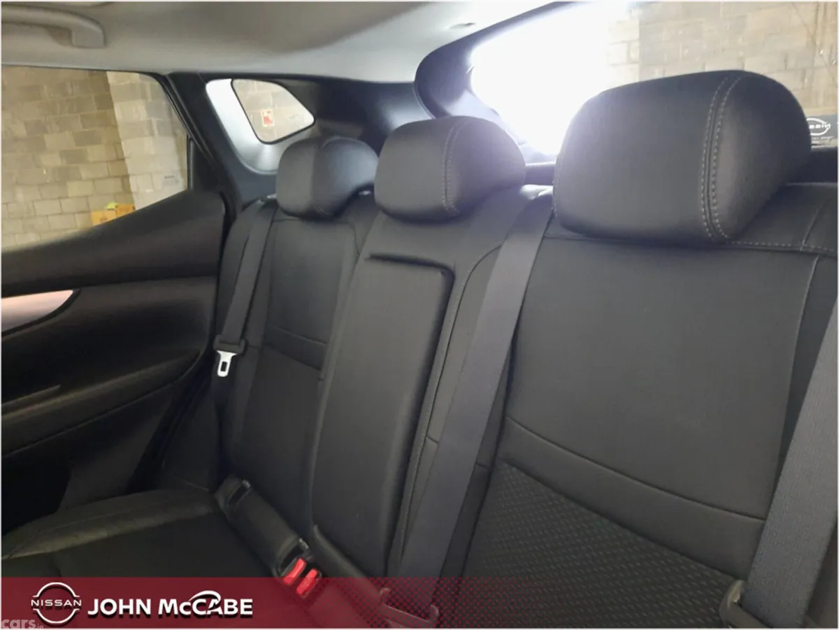 Nissan Qashqai MPV, Petrol, 2020, Red