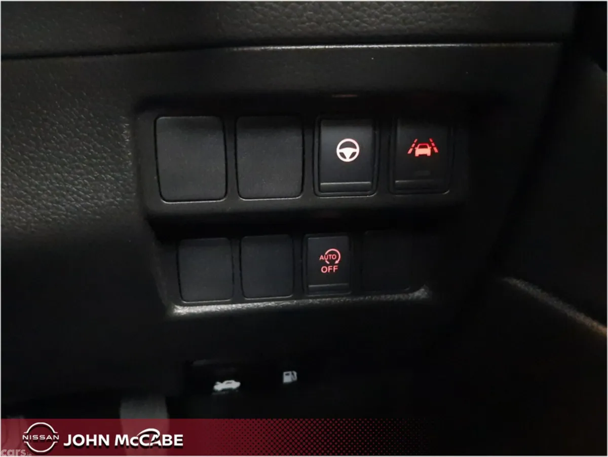 Nissan Qashqai MPV, Petrol, 2020, Red