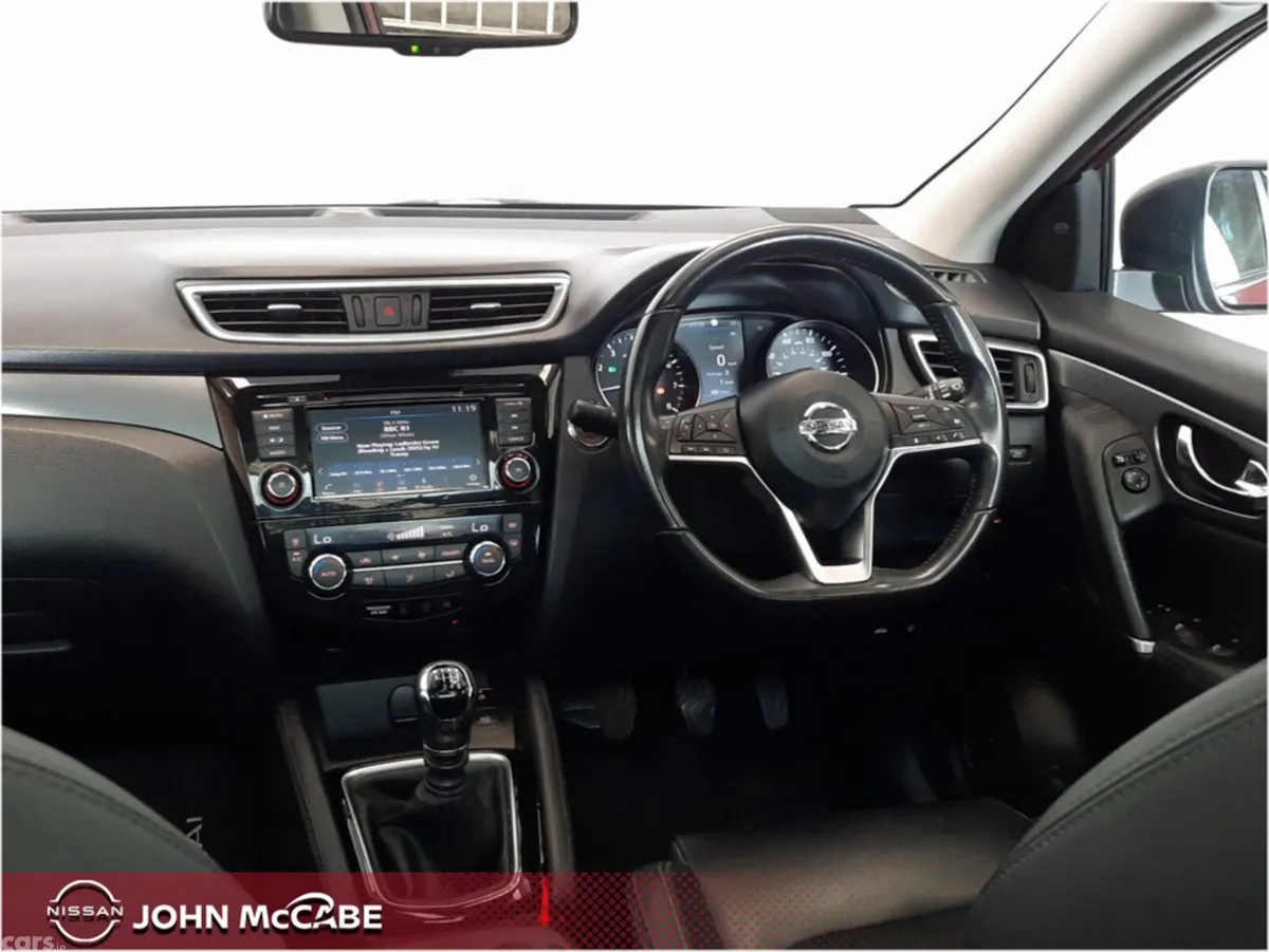 Nissan Qashqai MPV, Petrol, 2020, Red