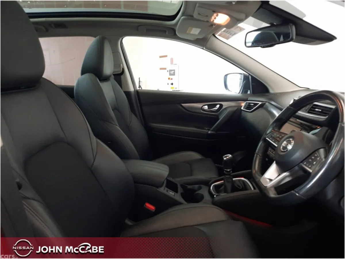 Nissan Qashqai MPV, Petrol, 2020, Red