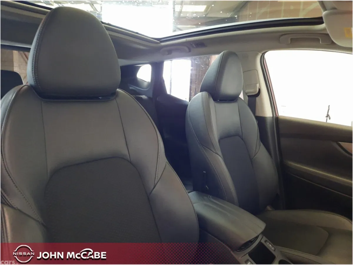 Nissan Qashqai MPV, Petrol, 2020, Red