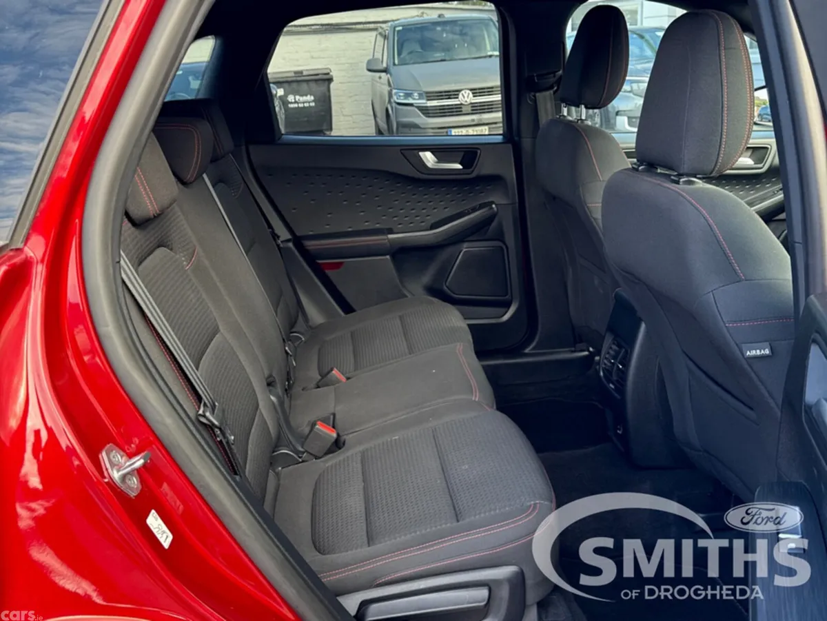 Ford Kuga MPV, Diesel, 2021, Red