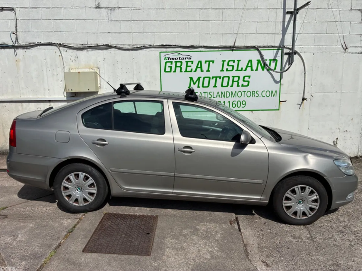 Skoda Octavia Hatchback, Petrol, 2009, Beige