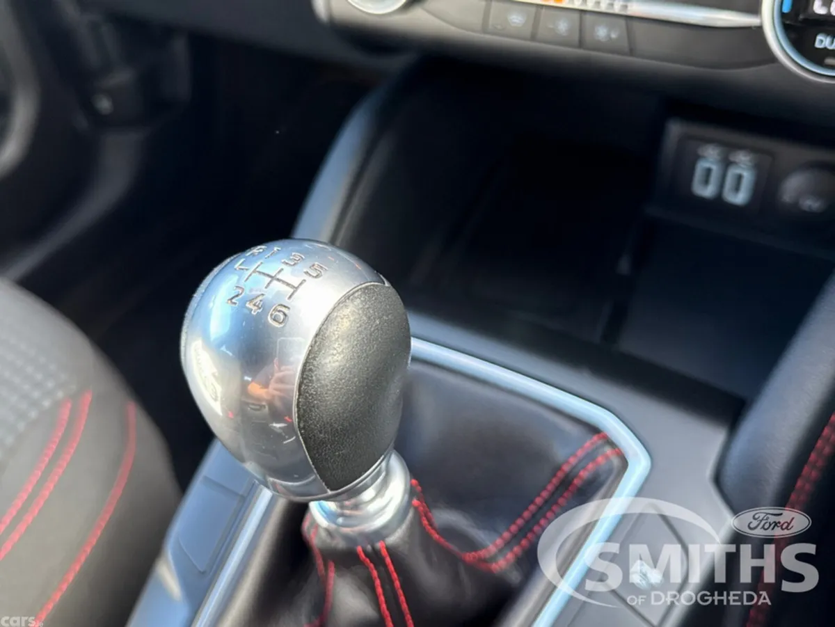 Ford Kuga MPV, Diesel, 2021, Red