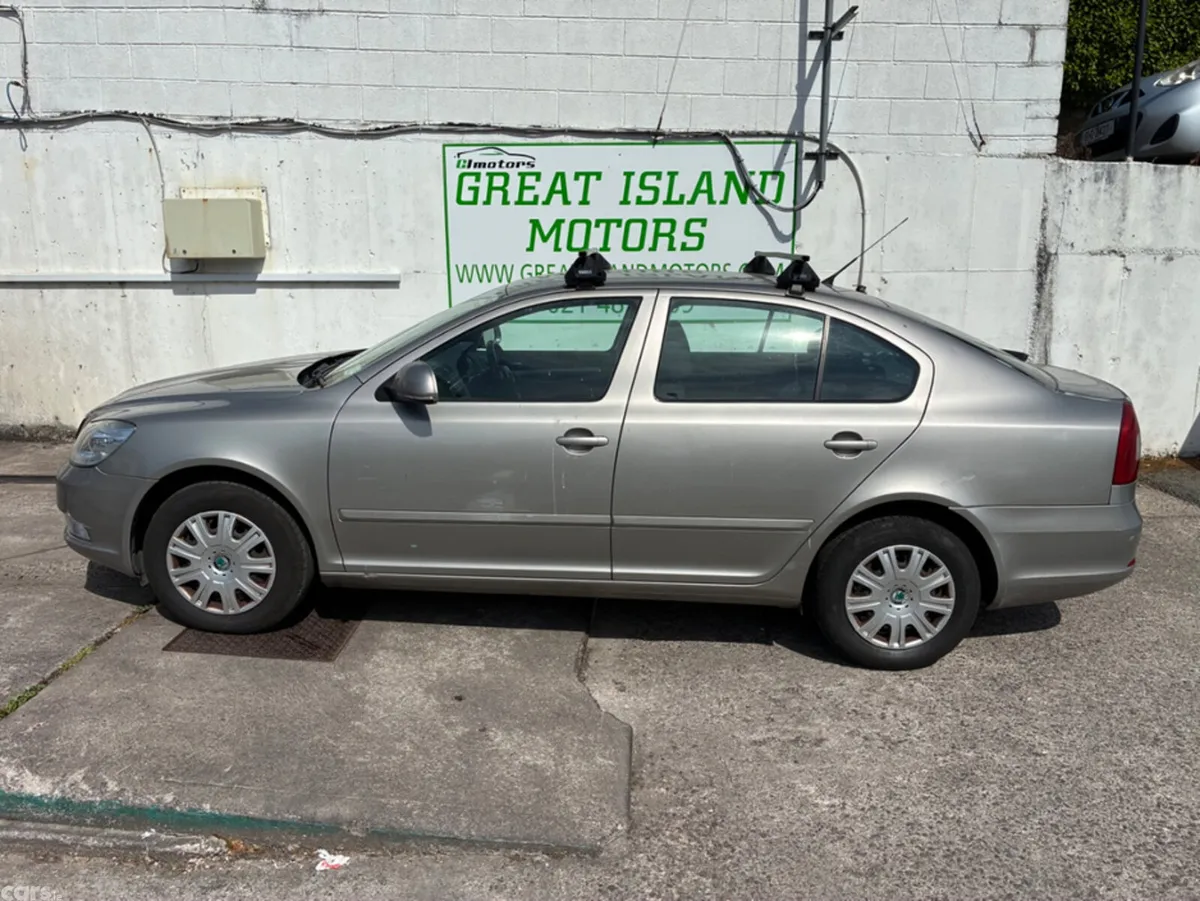 Skoda Octavia Hatchback, Petrol, 2009, Beige