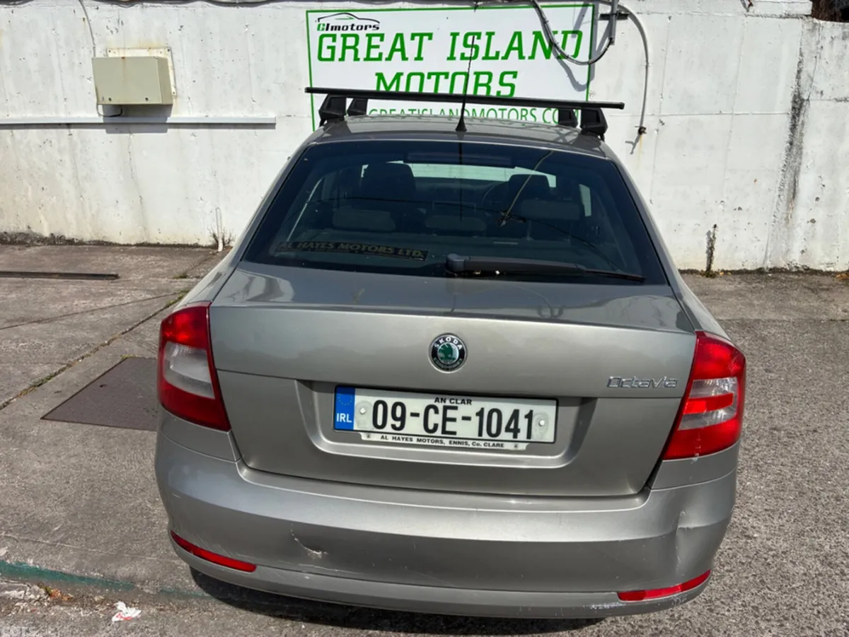 Skoda Octavia Hatchback, Petrol, 2009, Beige