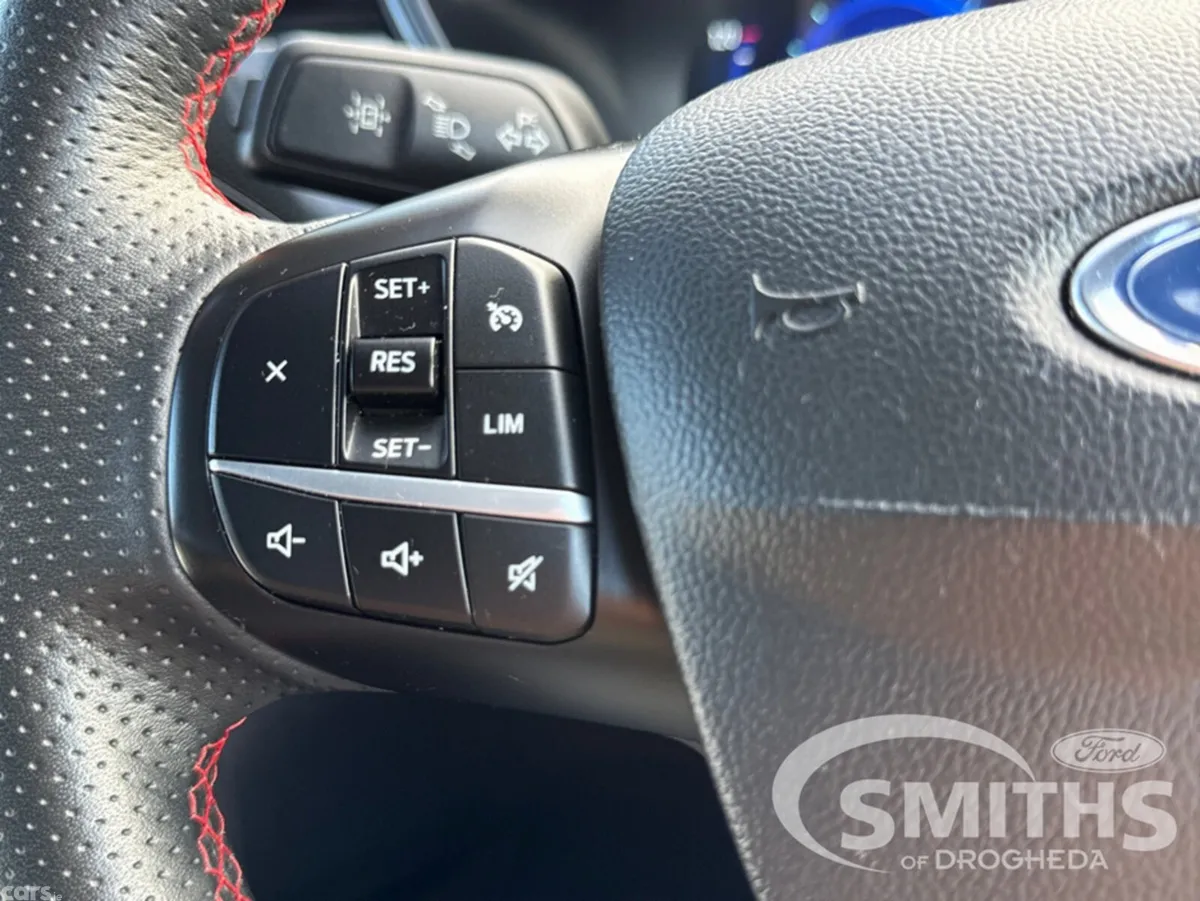 Ford Kuga MPV, Diesel, 2021, Red