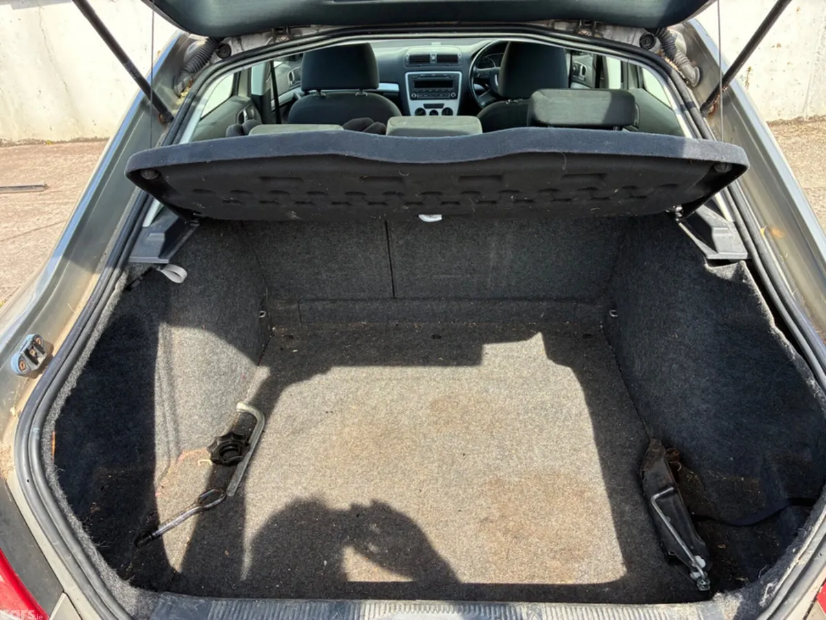 Skoda Octavia Hatchback, Petrol, 2009, Beige