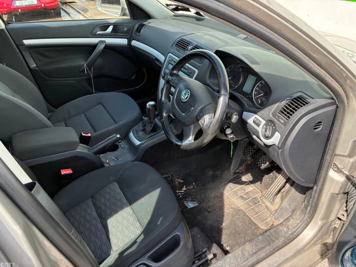 Skoda Octavia Hatchback, Petrol, 2009, Beige
