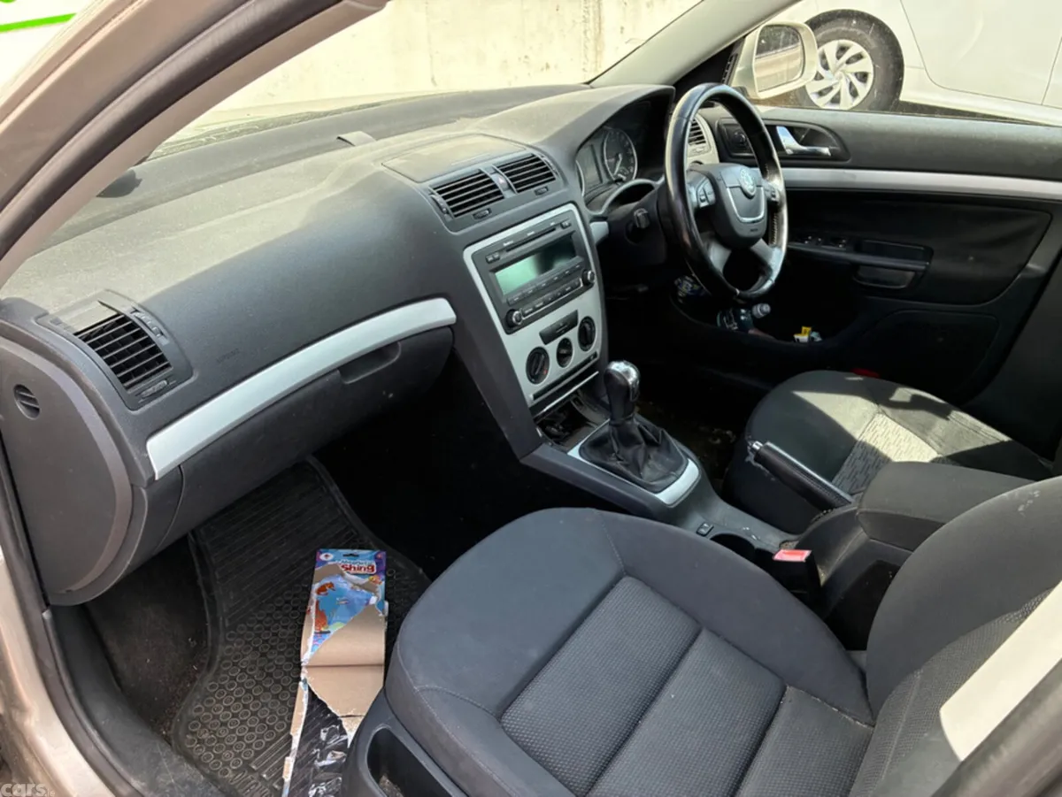 Skoda Octavia Hatchback, Petrol, 2009, Beige